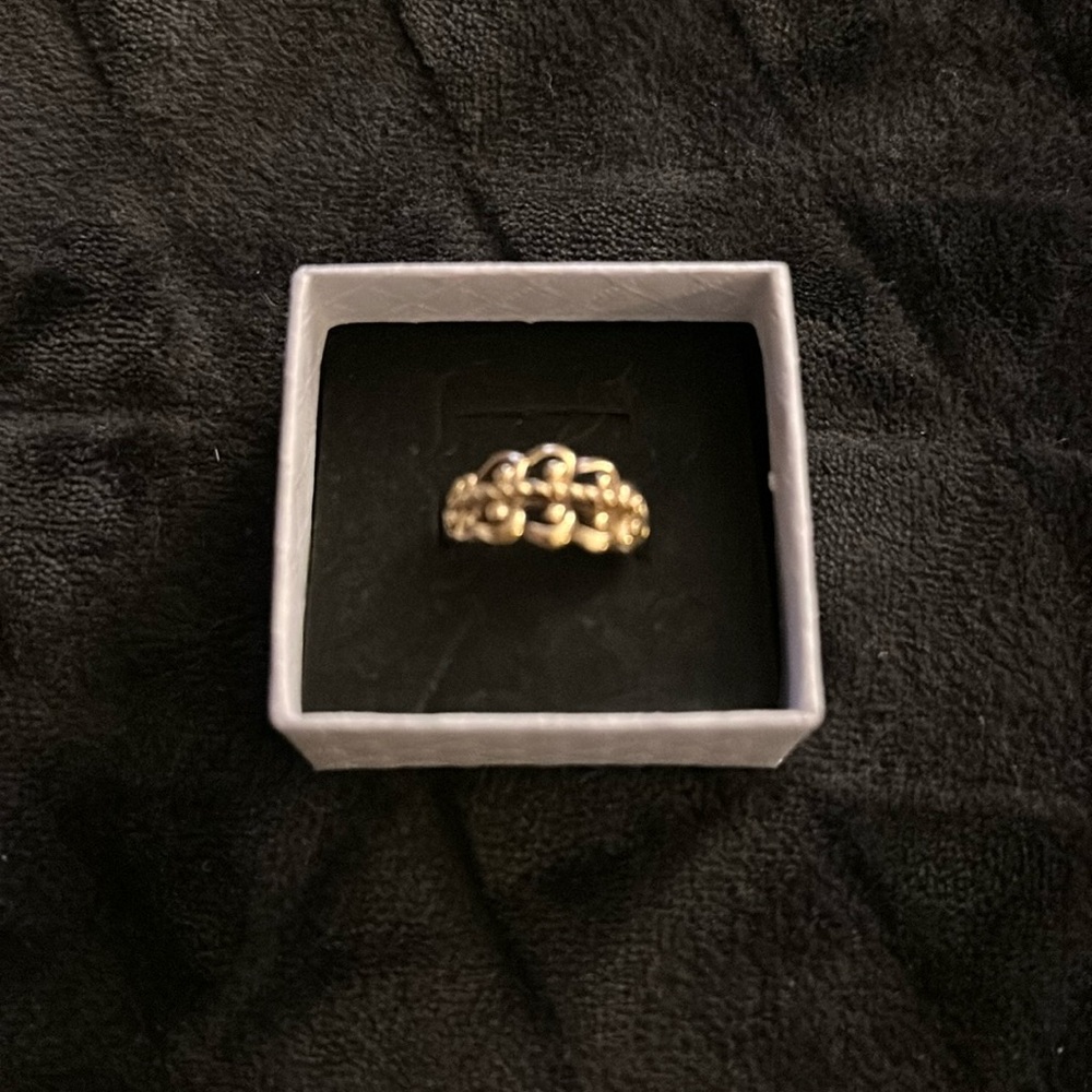Avon French Filagree ring, w horseshoe sizer 5.5-7.5; 1977